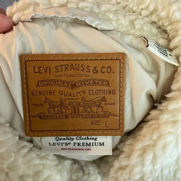 Women's Large Levi's Sherpa Button Front Faux Fur Trucker Jacket - Picture 5 of 5